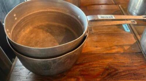 DESCRIPTION (2) 10" ALUMINUM SAUCE POTS THIS LOT IS: SOLD BY THE PIECE SIZE 10" LOCATION MAIN SEATING QTY 2