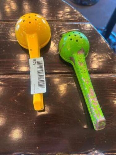 DESCRIPTION (2) HAND HELD JUICERS THIS LOT IS: SOLD BY THE PIECE LOCATION BAR QTY 2
