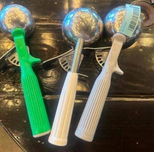 DESCRIPTION (3) STAINLESS SCOOPS THIS LOT IS: SOLD BY THE PIECE LOCATION BAR QTY 3