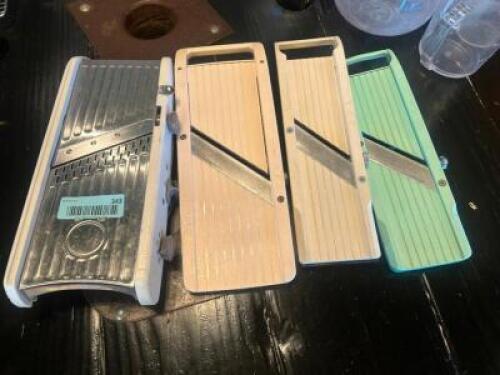 DESCRIPTION (4) PLASTIC MANDOLIN SLICER THIS LOT IS: ONE MONEY LOCATION BAR QTY 1