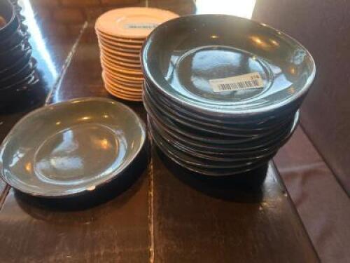 DESCRIPTION (10) 9" GREEN CERAMIC PLATES THIS LOT IS: SOLD BY THE PIECE SIZE 9" LOCATION MAIN SEATING QTY 10