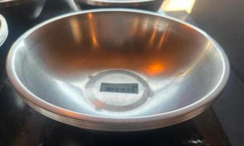 DESCRIPTION (4) 12" STAINLESS MIXING BOWLS THIS LOT IS: SOLD BY THE PIECE SIZE 12" LOCATION MAIN SEATING QTY 4