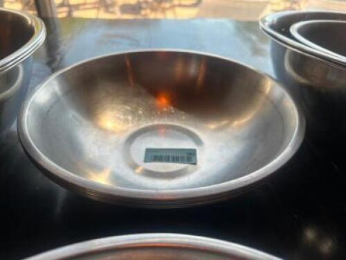 DESCRIPTION (4) 12" STAINLESS MIXING BOWLS THIS LOT IS: SOLD BY THE PIECE SIZE 12" LOCATION MAIN SEATING QTY 4