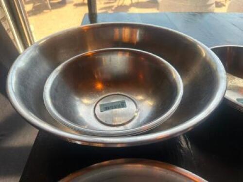 DESCRIPTION (4) ASSORTED MIXING BOWLS ( LARGER ) THIS LOT IS: SOLD BY THE PIECE LOCATION MAIN SEATING QTY 4