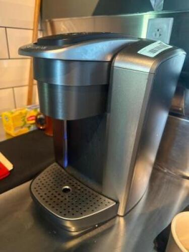 DESCRIPTION KEURIG HOUSE HOLD BREWER BRAND / MODEL: KEURIG LOCATION ENTRANCE QTY 1