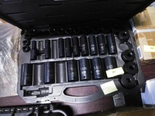 DESCRIPTION: (1) SOCKET SET BRAND/MODEL: GEARWRENCH INFORMATION: CASE IS BROKEN, FEW PIECES MISSING, MUST INSPECT QTY: 1