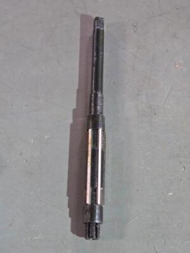 DESCRIPTION: (4) ADJUSTABLE BLADE HAND REAMERS BRAND/MODEL: WESTWARD 4LGR6 SIZE: 7/16" MIM; 15/32" MAX RETAIL$: 152.5 QTY: 4