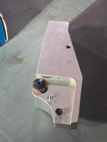 DESCRIPTION: (1) INDEXABLE CUT OFF BLADE TOOL BLOCK BRAND/MODEL: ISCAR LOGIQFGRIP SIZE: 50mm RETAIL$: 476 QTY: 1