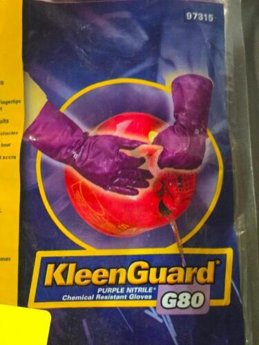 DESCRIPTION: (12) CHEMICAL RESISTANT NITRILE GLOVES BRAND/MODEL: KLEENGUARD G80 SIZE: 7 SM RETAIL$: 39.7 QTY: 12
