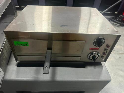 DESCRIPTION NEMCO COUNTER TOP PIZZA OVEN BRAND / MODEL: NEMCO ADDITIONAL INFORMATION 115 VOLT, 1 PHASE LOCATION THEATER QTY 1