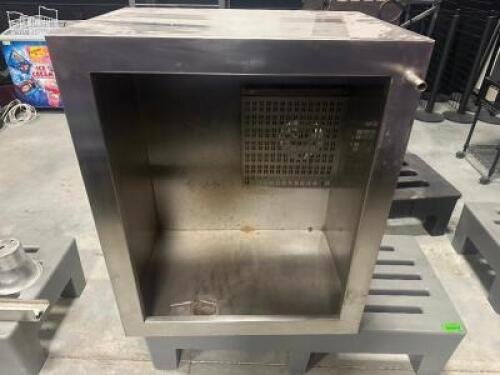 DESCRIPTION AVTEC CHINOOK 40" X 30" STAINLESS CONDENSATION HOOD. BRAND / MODEL: AVTEC CHINOOK LOCATION THEATER QTY 1