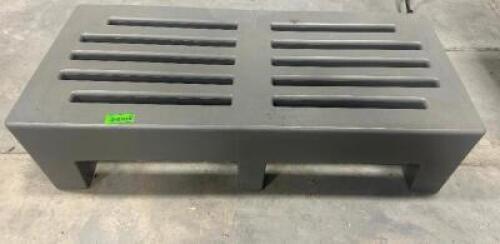 DESCRIPTION 48" HEAVY DUTY PLASTIC DUNNAGE RACK LOCATION THEATER QTY 1