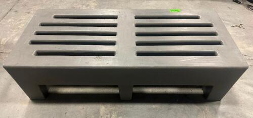 DESCRIPTION 48" HEAVY DUTY PLASTIC DUNNAGE RACK LOCATION THEATER QTY 1