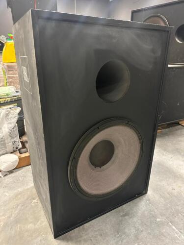 DESCRIPTION JBL 4641 PROFESSIONAL CINEMA SUBWOOFER BRAND / MODEL: JBL 4641 LOCATION LEFT SIDE CONSTRUCTION QTY 1
