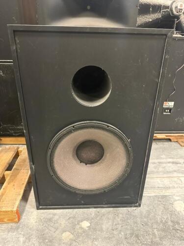 DESCRIPTION JBL 4641 PROFESSIONAL CINEMA SUBWOOFER BRAND / MODEL: JBL 4641 LOCATION LEFT SIDE CONSTRUCTION QTY 1