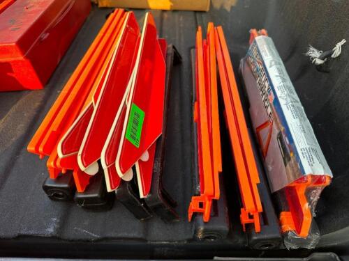 DESCRIPTION (6) ROAD SIDE SAFETY REFLECTIVE TRIANGLES. THIS LOT IS: ONE MONEY LOCATION LEFT SIDE CONSTRUCTION QTY 1