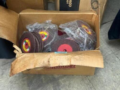 LARGE BOX OF ASSORTED SANDING DISCS
