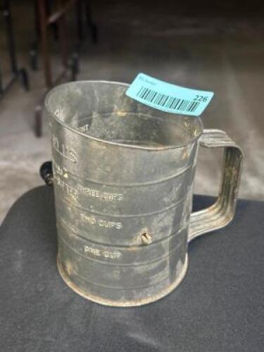 VINTAGE MEASURING SIFTER