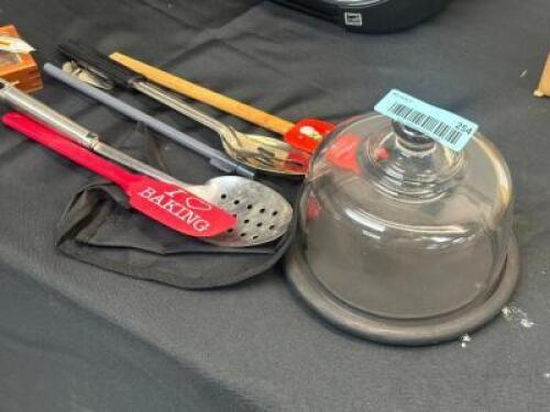 CAKE GLASS WITH ASSORTED UTENSILS