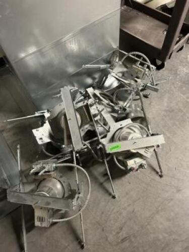 DESCRIPTION (4) CAN LIGHT FIXTURES THIS LOT IS: SOLD BY THE PIECE QTY 4