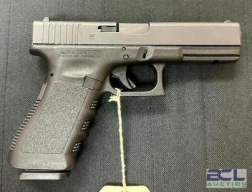 DESCRIPTION GLOCK 17 GEN 3 9mm LUGER PISTOL BRAND / MODEL: GLOCK SERIAL # CDTT155 ADDITIONAL INFORMATION COMES WITH CASE, (1) EXTRA MAG, AND ACCESSORI