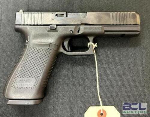 DESCRIPTION GLOCK 21 45 ACP PISTOL BRAND / MODEL: GLOCK SERIAL # CATZ979 ADDITIONAL INFORMATION COMES WITH CASE, (2) EXTRA MAGS, AND ACCESSORIES ADDIT