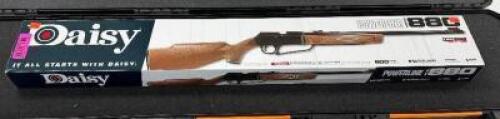 DESCRIPTION DAISY 880 AIR RIFLE ADDITIONAL INFORMATION RETAILS FOR $64 LOCATION GUN COUNTER QTY 1