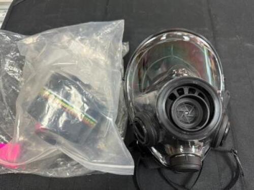 DESCRIPTION FULL FACE RESPIRATOR / GAS MASK ADDITIONAL INFORMATION RETAILS FOR $229 LOCATION KNIFE COUNTER QTY 1
