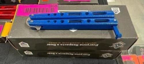DESCRIPTION (2) BEAR AND SONS BUTTERFLY KNIVES BRAND / MODEL: 117BSW ADDITIONAL INFORMATION RETAILS FOR $35 EACH THIS LOT IS: SOLD BY THE PIECE LOCATI
