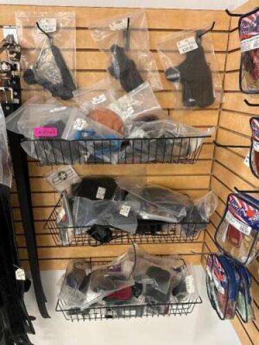 DESCRIPTION (1) LOT OF ASSORTED HOLSTER BOTH USED AND NEW/ THIS LOT IS: ONE MONEY LOCATION SOUTH WALL QTY 1