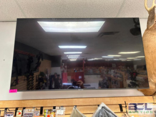 DESCRIPTION SAMSUNG 4K UHD 65" SMART TV W/ WALL MOUNT BRAND / MODEL: SAMSUNG LOCATION WEST WALL QTY 1