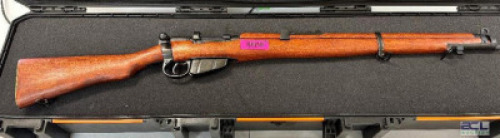 DESCRIPTION NON FIRING LEE ENFIELD BOLT ACTION RIFLE - HISTORICAL REPLICA DISPLAY PIECE ONLY, DOES NOT FUNCTION OR FIRE. LOCATION GUN COUNTER QTY 1