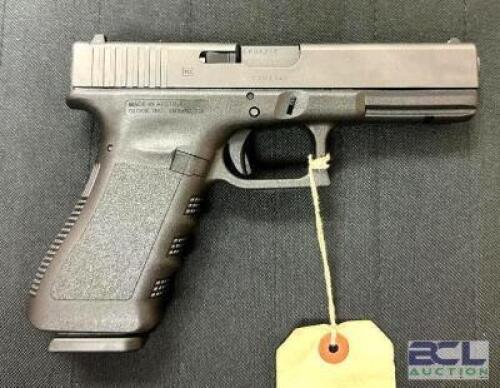 DESCRIPTION GLOCK 17 GEN 3 9mm PISTOL BRAND / MODEL: GLOCK SERIAL # CDUA349 ADDITIONAL INFORMATION COMES WITH CASE, (1) EXTRA MAG, AND ACCESSORIES ADD