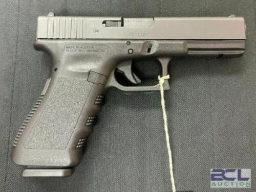 DESCRIPTION GLOCK 17 GEN 3 9mm LUGER PISTOL BRAND / MODEL: GLOCK SERIAL # CDTT139 ADDITIONAL INFORMATION COMES WITH CASE, (1) EXTRA MAG, AND ACCESSORI
