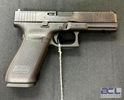 DESCRIPTION GLOCK 21 45 ACP PISTOL BRAND / MODEL: GLOCK SERIAL # AKNM099 ADDITIONAL INFORMATION COMES WITH CASE, (2) EXTRA MAGS, AND ACCESSORIES ADDIT