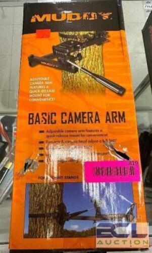 DESCRIPTION MUDDY BASIC CAMERA ARM FOR CROSSBOW BRAND / MODEL: MUDDY ADDITIONAL INFORMATION RETAILS FOR $41 LOCATION KNIFE COUNTER QTY 1
