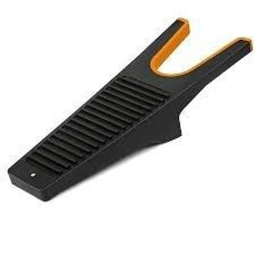 DESCRIPTION: (1) BOX OF APPROX (32) BOOT REMOVER INFORMATION: BROWN, PLASTIC RETAIL$: $15.99 EA QTY: 1