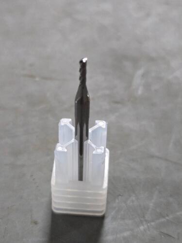 DESCRIPTION: (6) SOLID CARBIDE SQ END MILL BRAND/MODEL: ROBBJACK SEM04-20138 SIZE: .059" DIA .250" LOC RETAIL$: 145.2 QTY: 6