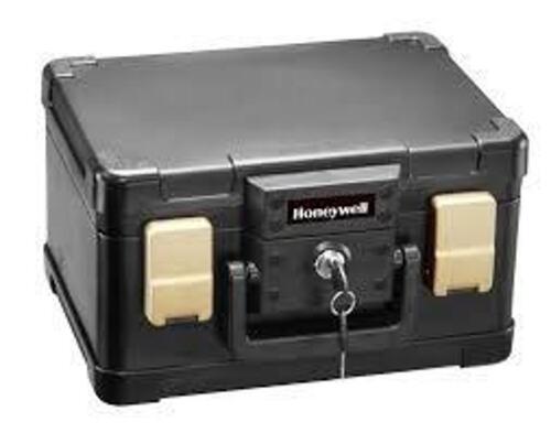 DESCRIPTION: (1) MOLDED FIRE CHECK, LOCKING BRAND/MODEL: HONEYWELL #R26651 INFORMATION: BLACK, KEY INCLUDED, BROKEN OFF IN LOCK SIZE: .15 CU FT RETAIL