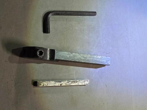 DESCRIPTION: (1) TURNING TOOL BIT HOLDER BRAND/MODEL: GROZ 08647208 SIZE: 3/8" RETAIL$: 75.99 QTY: 1