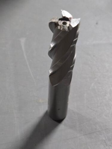DESCRIPTION: (1) HSS SQ END MILL BRAND/MODEL: HERTEL 41118050 SIZE: 11/16" X 1-5/8 x 5/8 RETAIL$: 52.5 QTY: 1