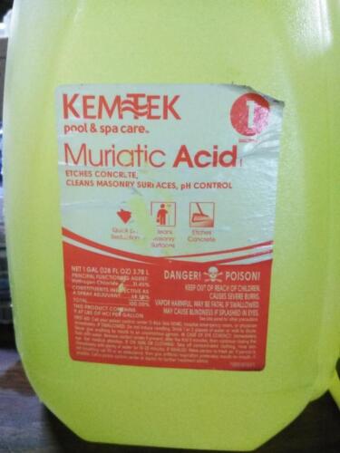 DESCRIPTION: (2) MURIATIC ACID BRAND/MODEL: KEMTEK POOL AND SPA SIZE: 1 GALLON RETAIL$: 15.98 QTY: 2