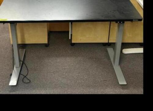 STANDING DESK