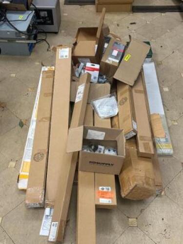 LARGE GROUP OF ASSORTED BLINDS