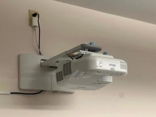 EPSON BRIGHTLINK PRO PROJECTOR