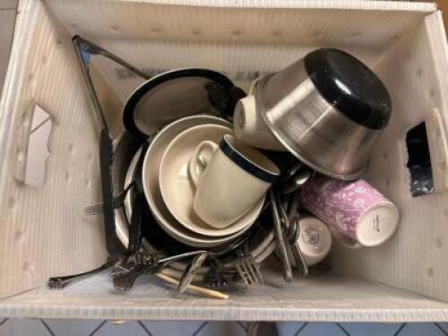 ASSORTED KITCHEN UTENSILS