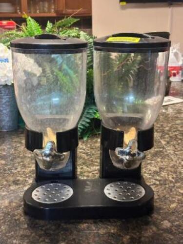 DRY FOOD DISPENSER