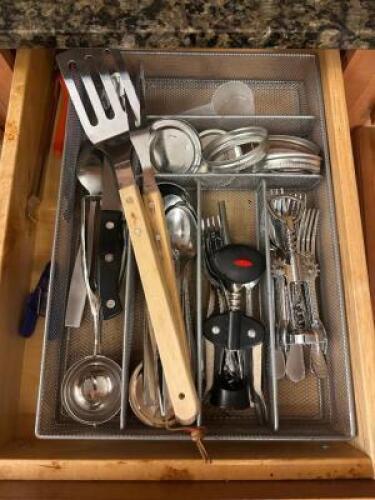 ASSORTED KITCHEN UTENSILS