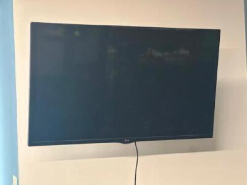 47" TV WITH WALL MOUNT