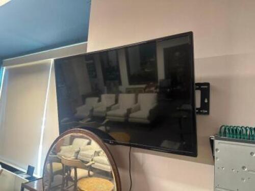 47" TV WITH WALL MOUNT